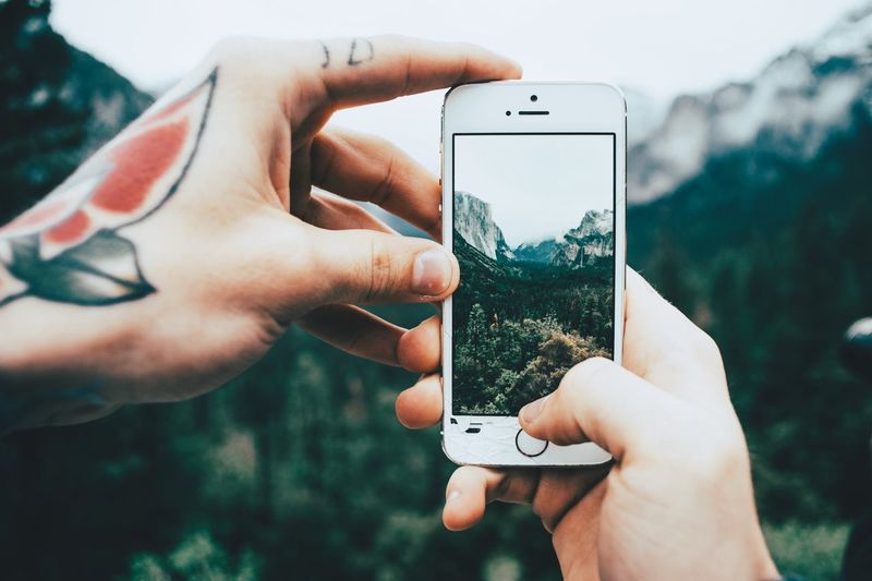 Photographing landscape with mobile phone