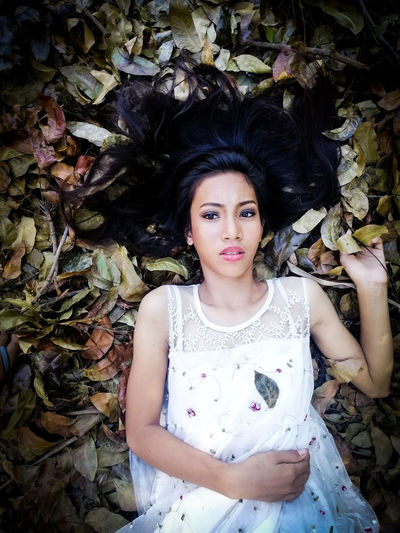 Portrait of a beautiful young woman standing outdoors