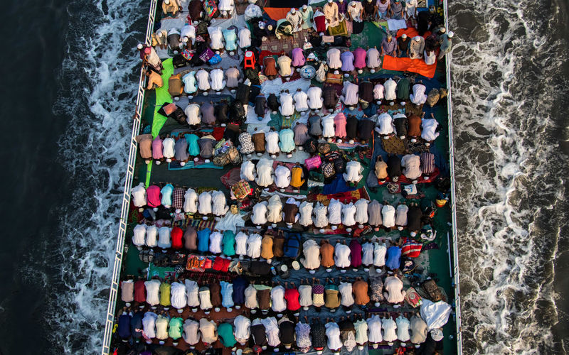 Mass people back home by launch from yearly muslim charmonai congress. 