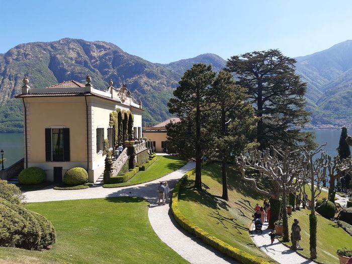 Panoramic view of houses and mountains against clear sky
villa del balbianello